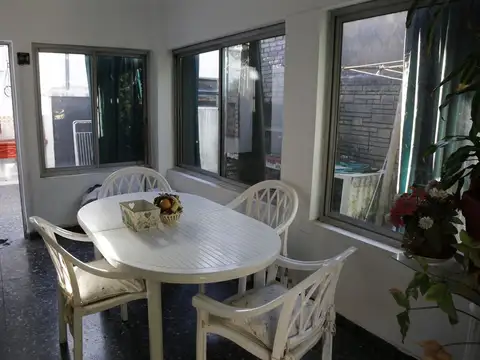 VENTA-CASA - 5 AMBIENTES CON COCHERA -ITUZAINGO