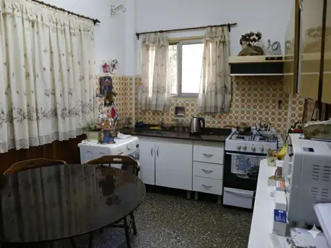 Casa 5 ambientes con 1 baño