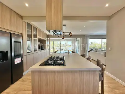 Casa 5 ambientes con 3 baños