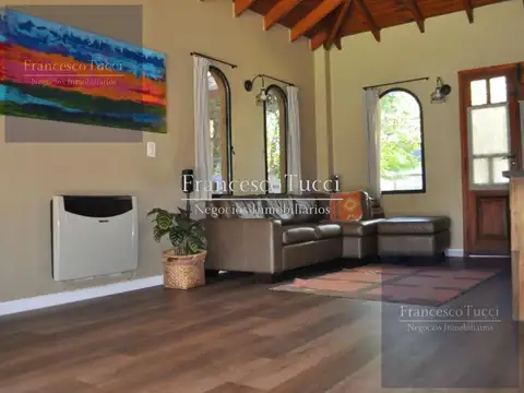Casa en Alquiler con 2 cocheras