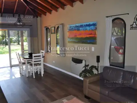 Casa 4 ambientes con 2 baños