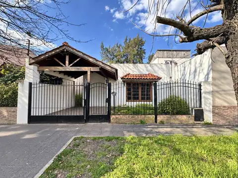Venta Casa 3 Ambientes apto crédito  con parque pileta en Adrogue