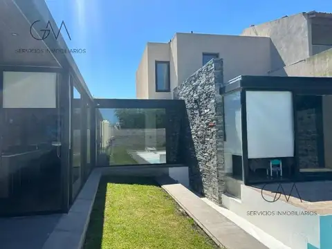 Casa 4 ambientes con 4 baños