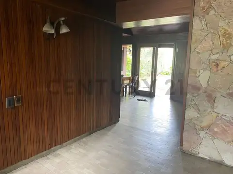 Casa en Alquiler con 1 cochera