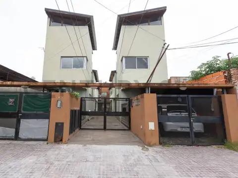 VENTA Dúplex 3 ambientes con patio y cochera en complejo | Hurlingham
