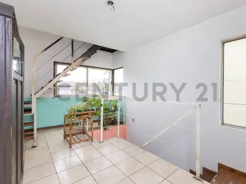 VENTA Dúplex 3 ambientes con patio y cochera en complejo | Hurlingham