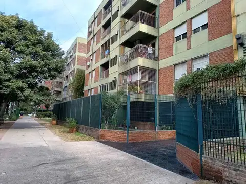 3 Ambientes a reciclar con balcón Oportunidad!