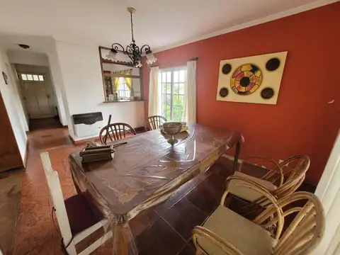 Casa en Alquiler con 3 cocheras