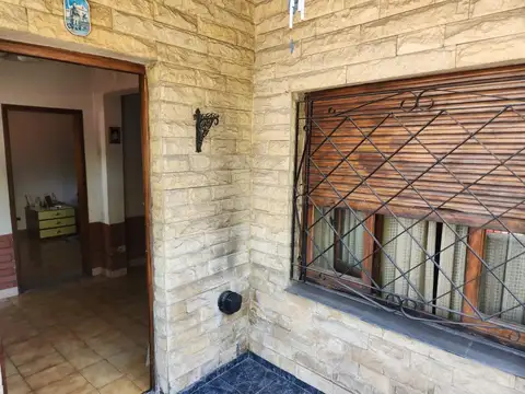 Casa tipo PH, 4 ambientes, venta.