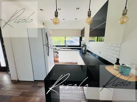 Casa 6 ambientes con 2 baños