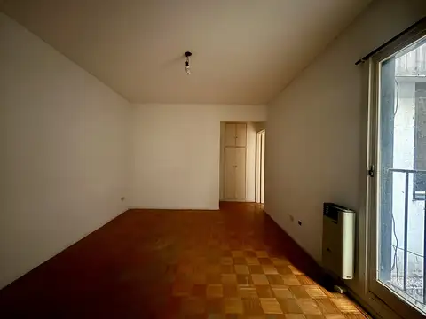 ¡Oportunidad en Belgrano C! 2 ambientes con balcón francés