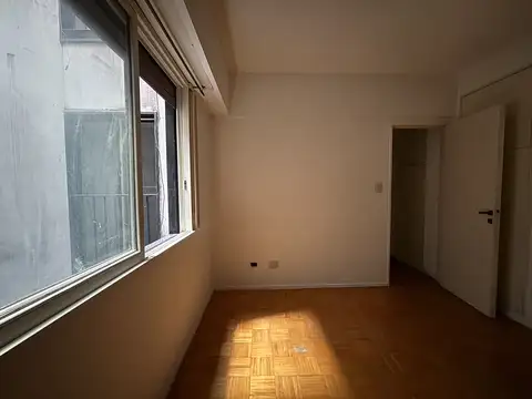 ¡Oportunidad en Belgrano C! 2 ambientes con balcón francés