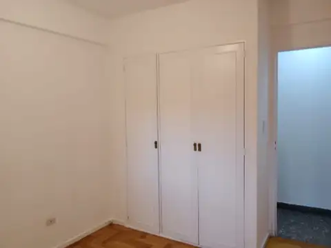 3 AMBIENTES AL FRENTE CON BALCON