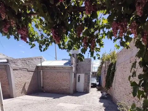 Casa mas dos departamento en venta