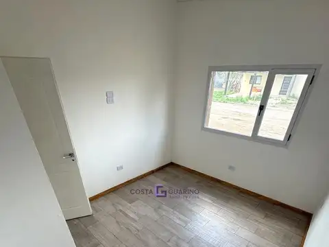 Casa en Alquiler con 1 cochera