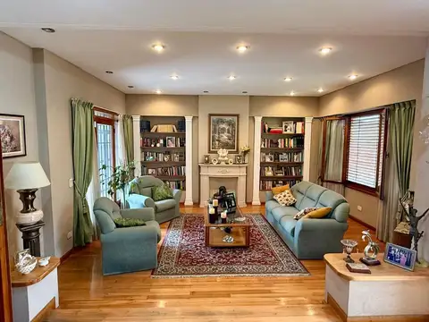 Casa 6 ambientes con 2 baños