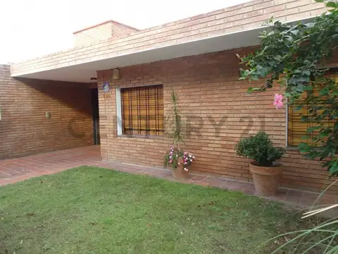 Maestro Vidal 1800, Piso 0