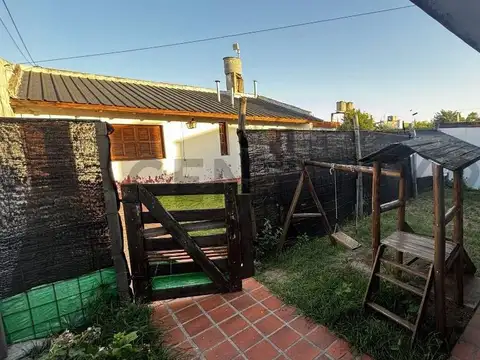 Casa 6 ambientes con 2 baños