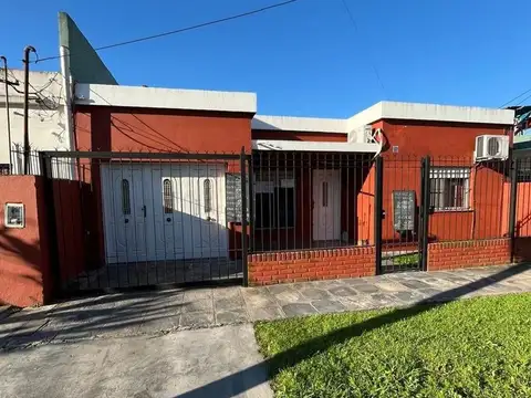 VENTA CASA 3 AMB. BELLA VISTA C.COCHERA QUINCHO