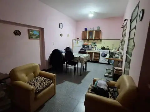 Casa 2 ambientes con 1 baño