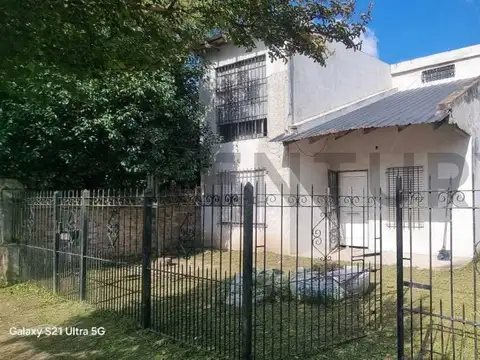 VENTA CASA 4 AMBIENTES FLORENCIO VARELA