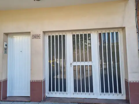 Alquiler de duplex de 3 ambientes con entrada de auto 