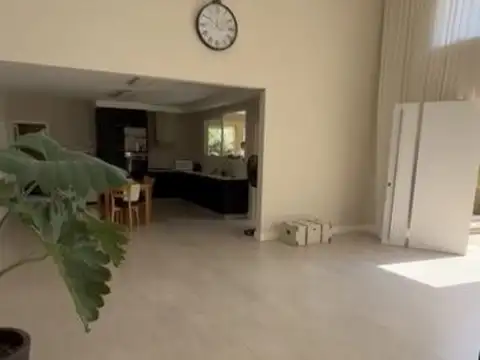 Casa 6 ambientes con 3 baños