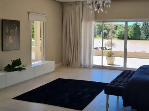 Venta Casa 6 ambientes en isla del Delta Tigre