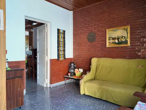 Casa 4 ambientes con 1 baño