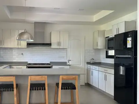 Casa en Venta en Tristán Suárez, USD 350.000
