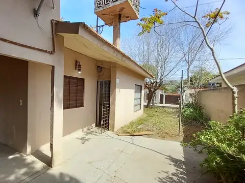 Venta casa sola en lote de 317 m2, calle 72 y 5 de Mar del tuyu