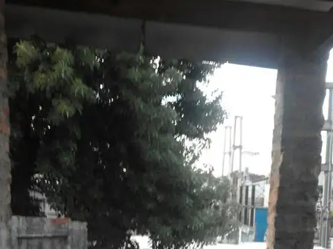 Galpon en Venta 43  mts Fondo