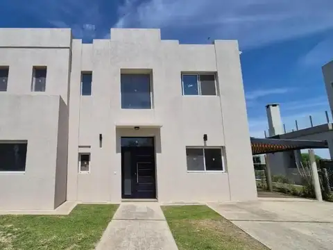 Casa en alquiler anual a la laguna en El Cantón Norte