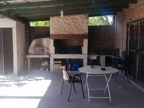 VENTA CASA LOTE PROP.6 AMB.C/JARDÍN. LOMAS DE ZAMO