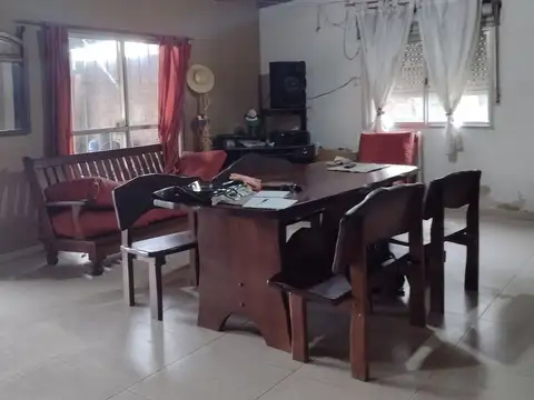 VENTA CASA LOTE PROP.6 AMB.C/JARDÍN. LOMAS DE ZAMO