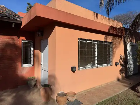 Amplio Departamento con cochera y patio - sobre Heriberto Martinez