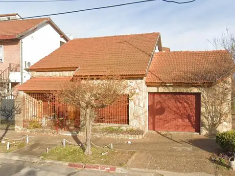 Chalet En Venta 4 Ambientes en Haedo Norte