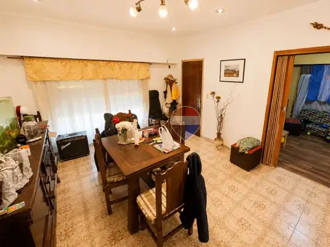 CASA EN VENTA 4 AMB CON COCHERA Y QUINCHO