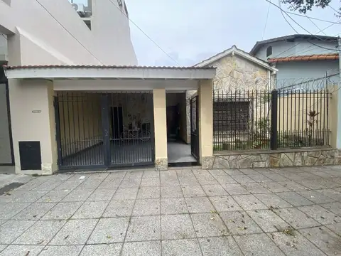 VENTA CASA 3 AMBIENTES C/JARDIN FLORIDA OESTE
