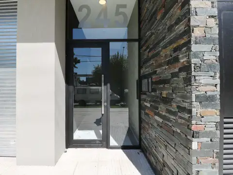 Bouchard 200, Piso 1