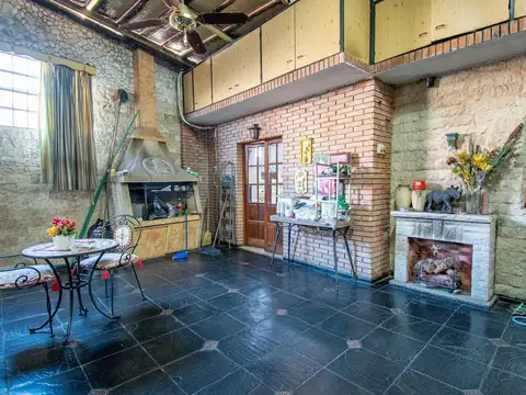 CASA EN VENTA 4 DORMITORIOS ZONA SUR