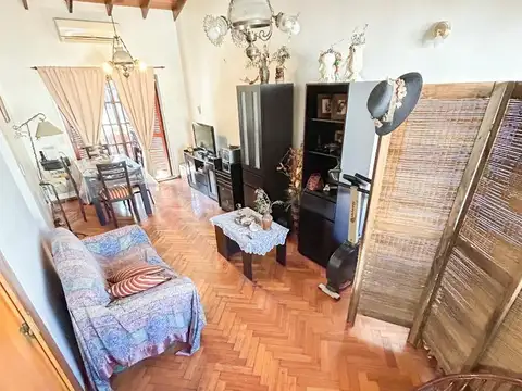 Casa sin expensas 1° piso por escalera 3 ambientes al frente