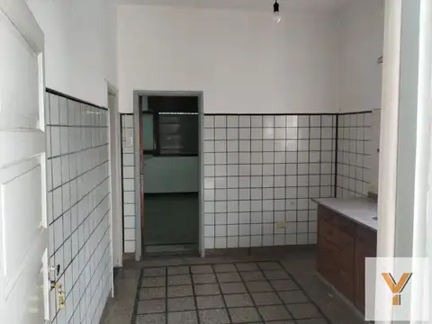 Casa 7 ambientes con 2 baños