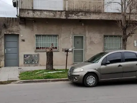 Casa en venta - 4 Dormitorios 2 Baños - 380Mts2 - Quilmes