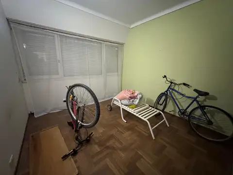 Casa de 4 amb con amplio parque. Barrio Chauvin