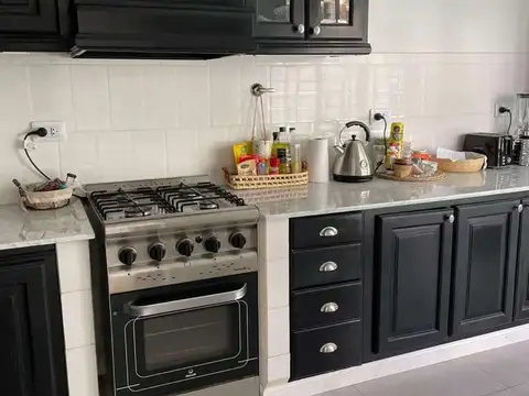 CASA CENTRICA 3 DORM. 2 BAÑOS - PILETA - EXCELENTE UBICACION - LOBOS