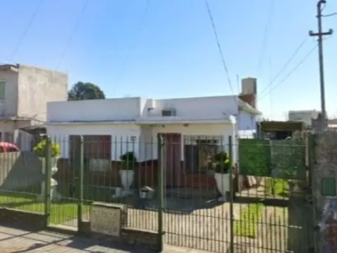 CASA 3 AMBIENTES C/GARAGE, QUINCHO y FONDO QUILMES