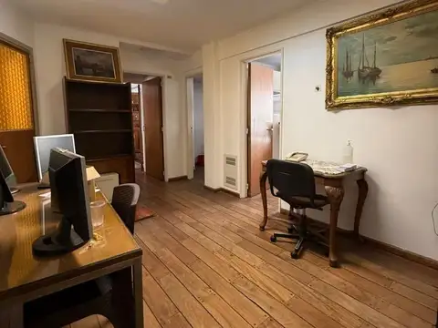 Oficina 8 ambientes con 2 baños