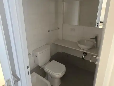 Venta. Departamento semipiso. Moreno y el Río. Rosario