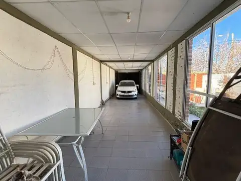 Casa en Venta con 3 cocheras